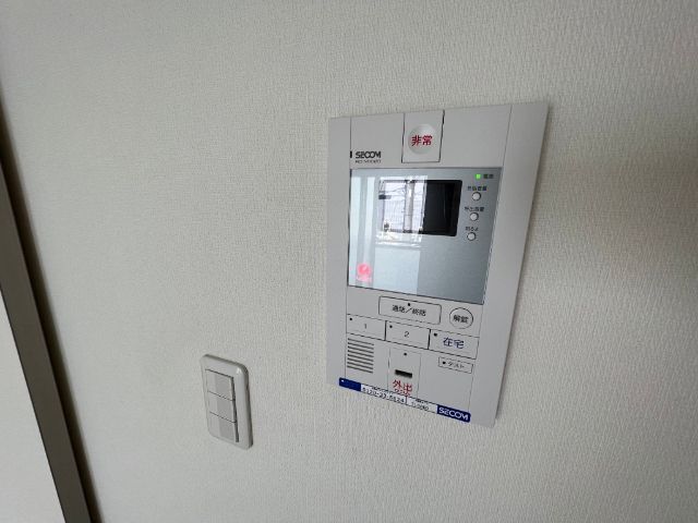 ����10