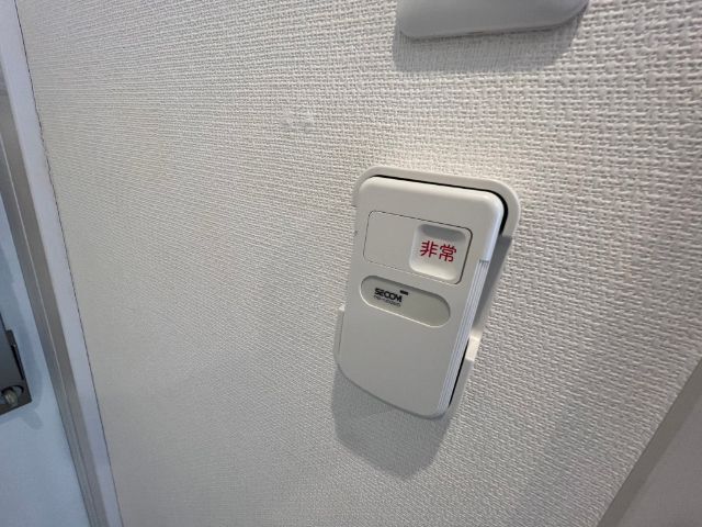 ����17