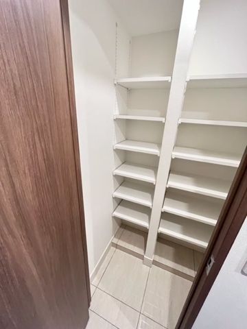 ����18
