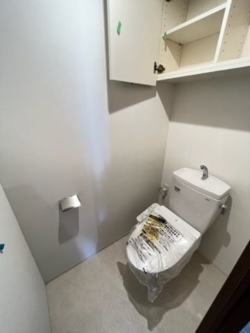 ����4