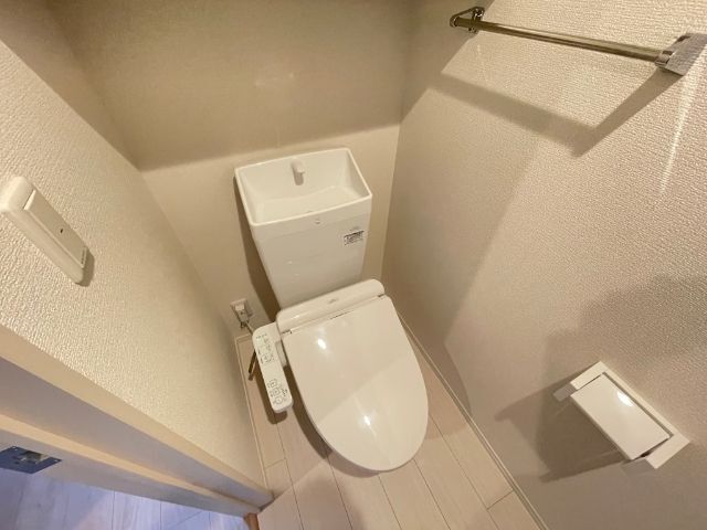 ����4