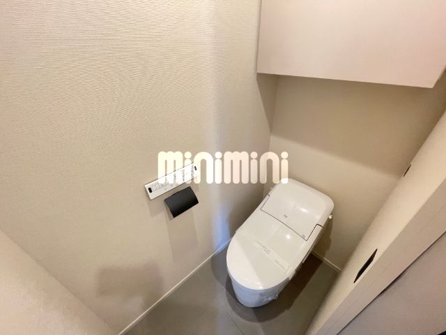����4