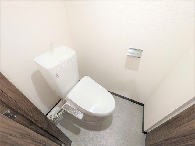����4