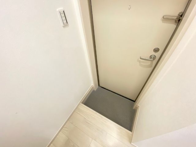 ����8