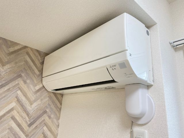 ����8