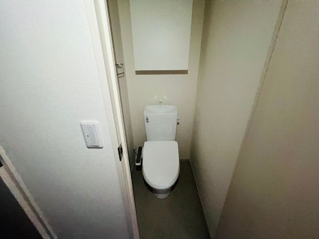 ����4