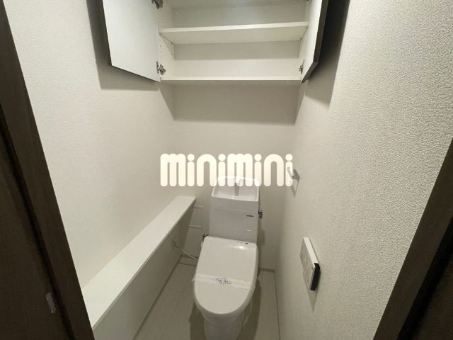 ����4