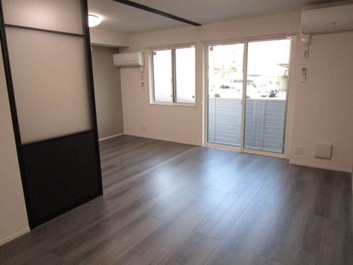 ����12