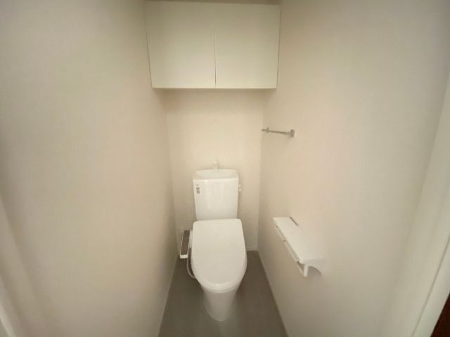 ����4