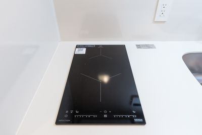 ����12