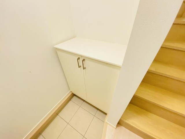 ����16