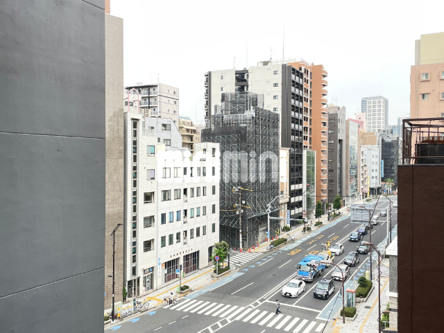 ����12