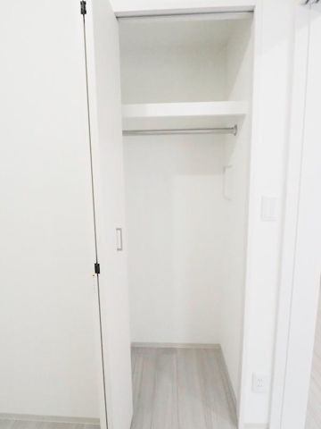 ����16