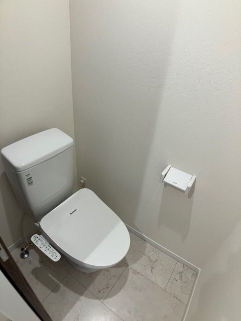 ����4