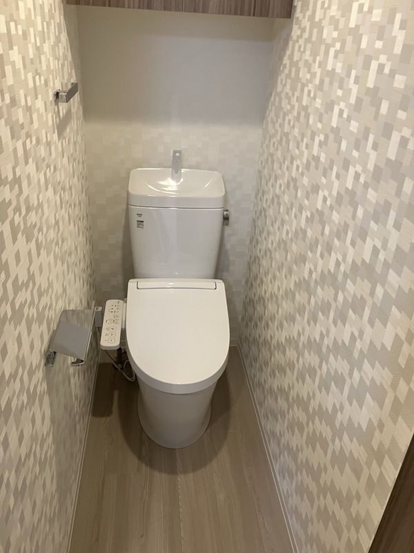 ����4