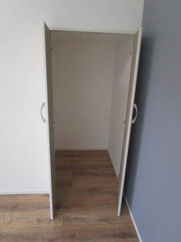 ����12