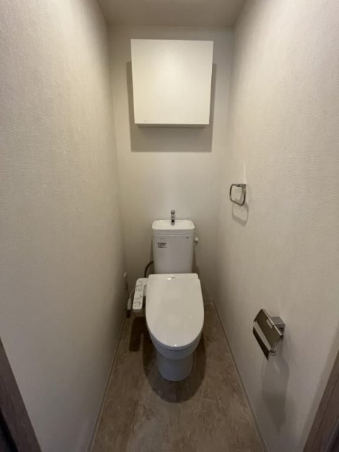 ����4