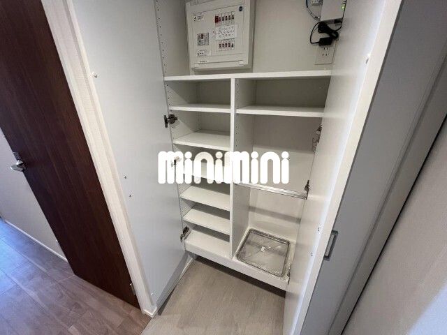 ����16