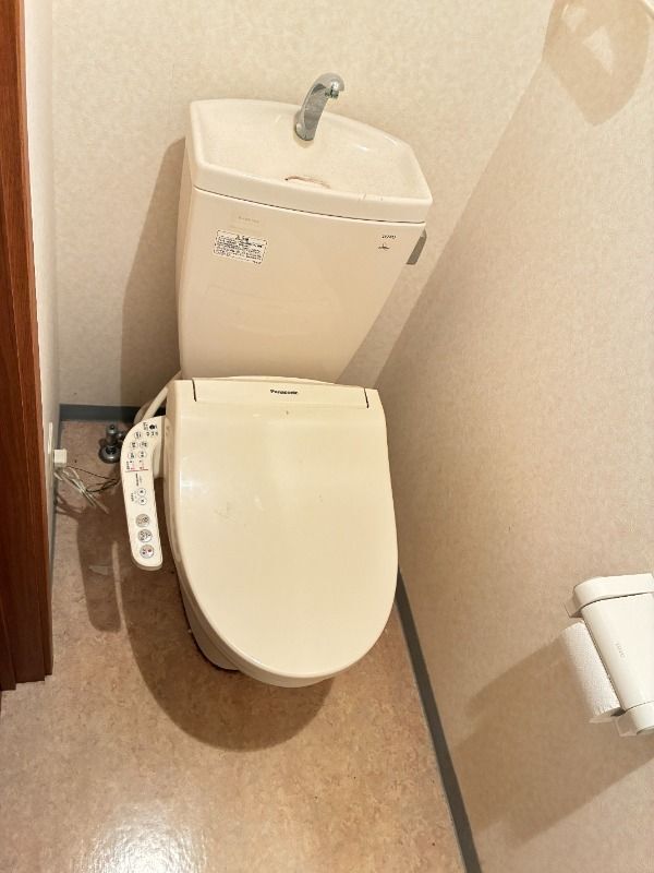 ����4