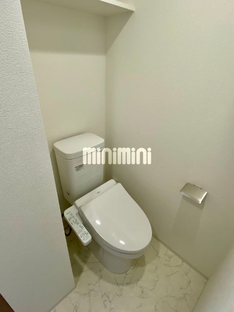 ����4