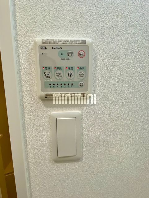 ����18
