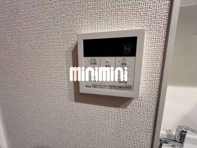 ����20