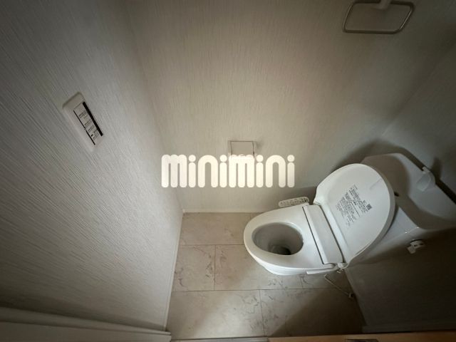 ����4
