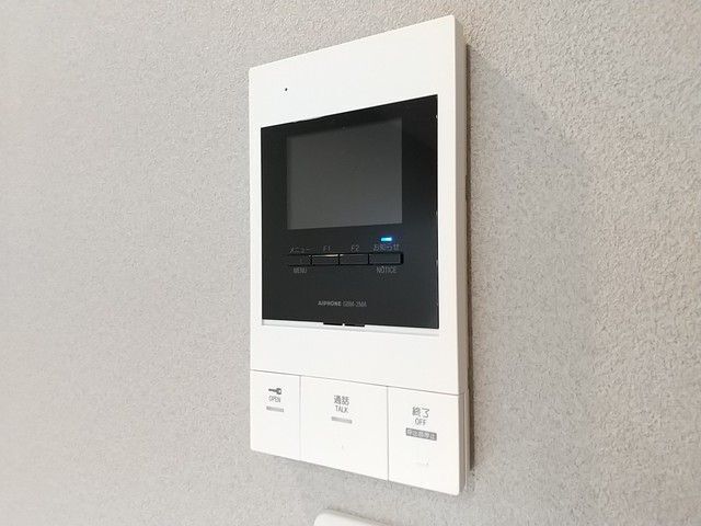 ����8