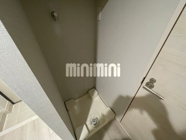 ����9