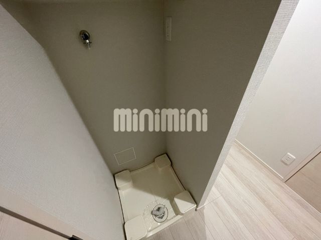 ����9