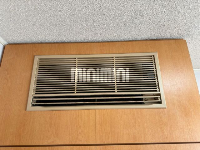 ����9
