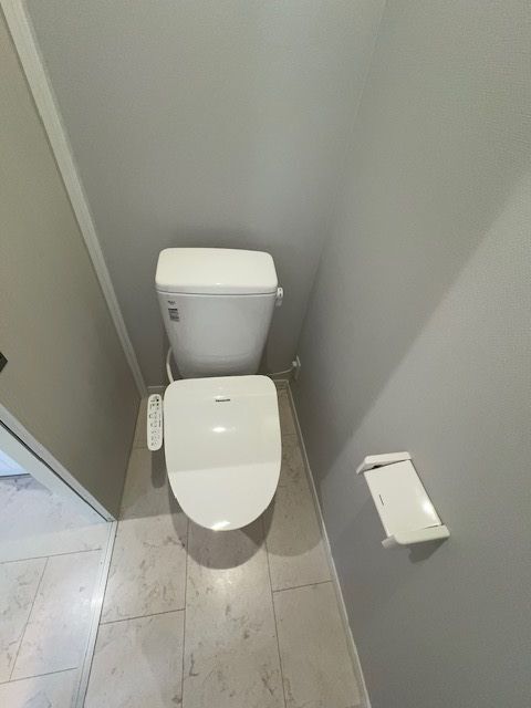 ����4