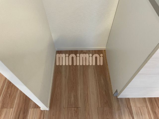 ����20