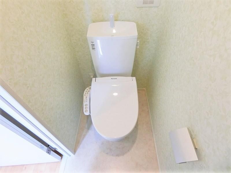 ����4
