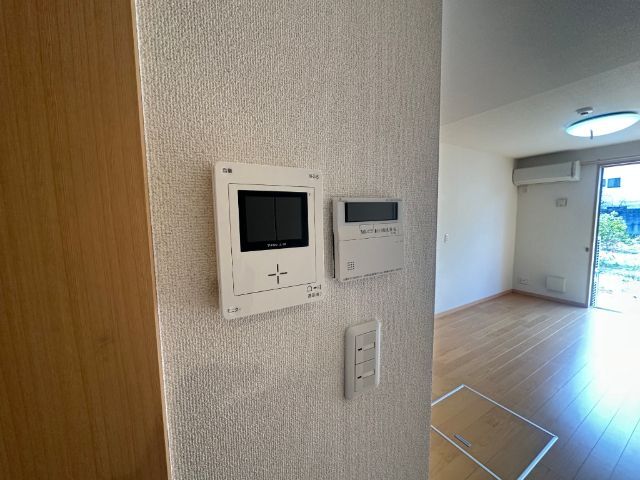����10