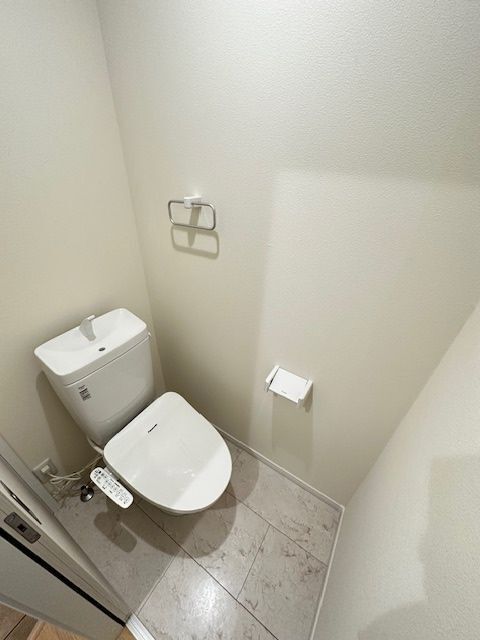 ����4