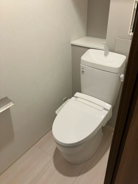 ����4