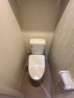 ����4