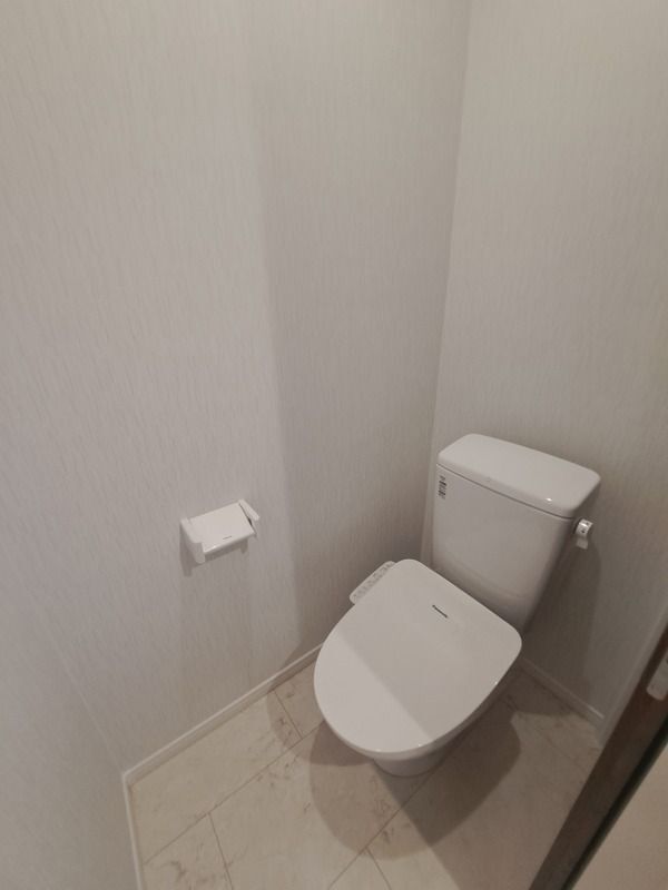 ����4