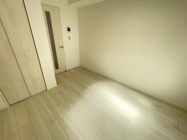 ����20