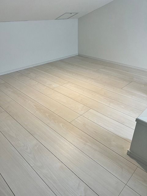 ����8