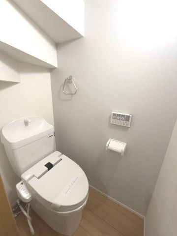 ����4