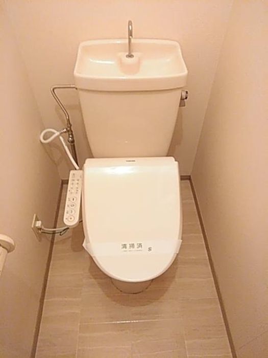 ����4