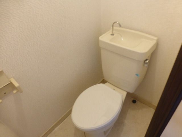 ����4