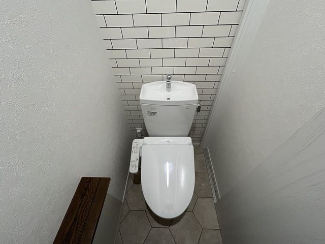 ����4
