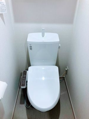 ����4