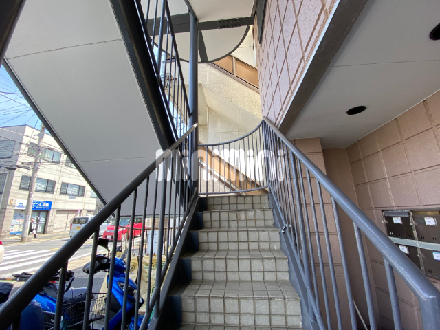 ����20