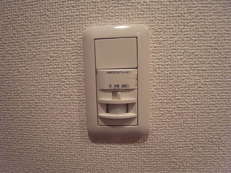 ����12