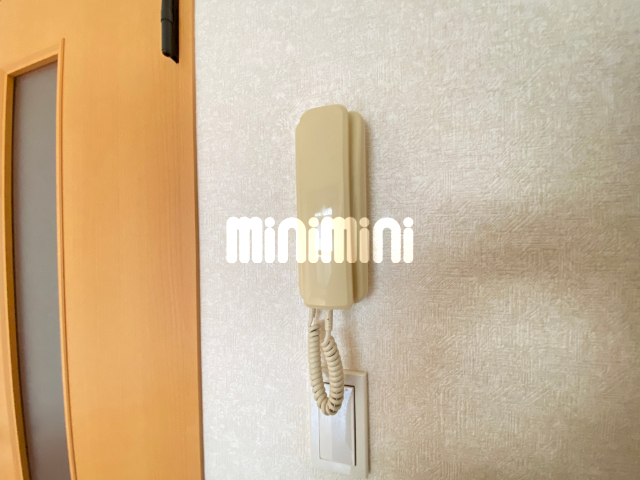 ����9