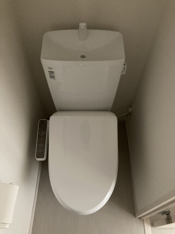 ����4